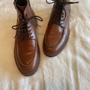 Mens Leather Side Zip Boots
Size 9 Medium 
Brown Leather
Lug Sole